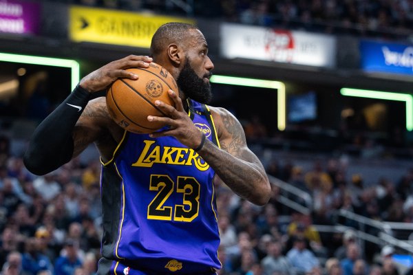 Bỏ qua: Pelinka nói rằng cô hy vọng James sẽ nghỉ hưu từ Lak