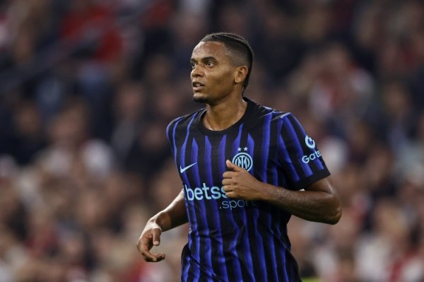 Akanji vững chắc ở vị trí chính của Inter Milan, huấn luyện 