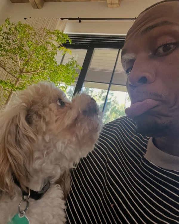 Westbrook tổ chức sinh nhật cho chú chó của mình: Mười một t