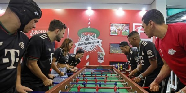 Bayern tham gia Lễ hội bia Brazil, Lucio giao lưu với người 